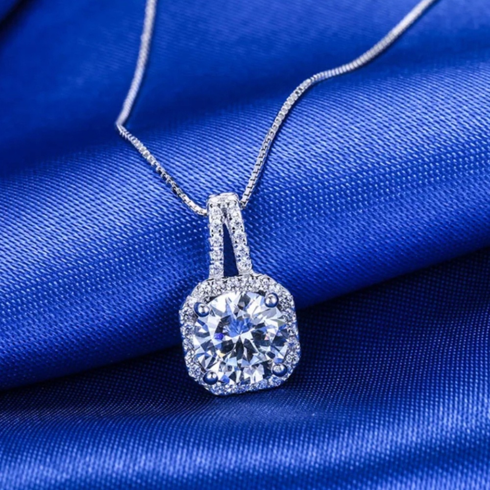 GORGEOUS! NWOT 2ct round w/halo SONA CZ necklace - Picture 1 of 4